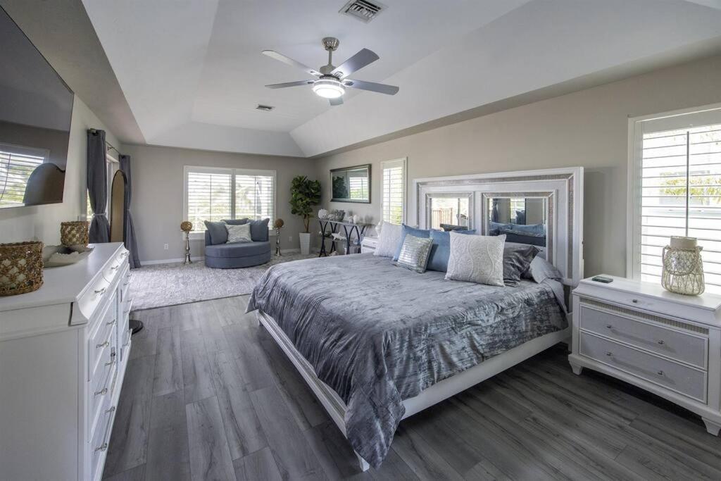Capri Charm Remodeled Oasis W/ Heated Pool-kayaks