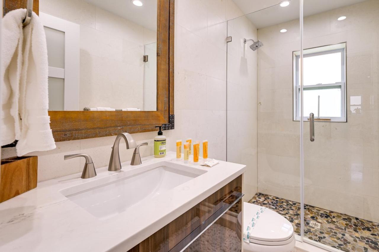 Updated Retreat With Private Pool And Patio!