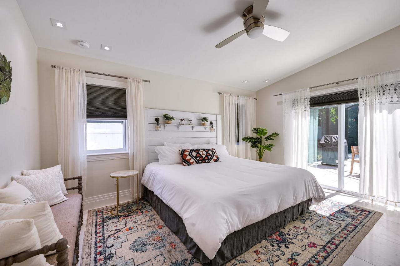 Updated Retreat With Private Pool And Patio! Holiday home Naples