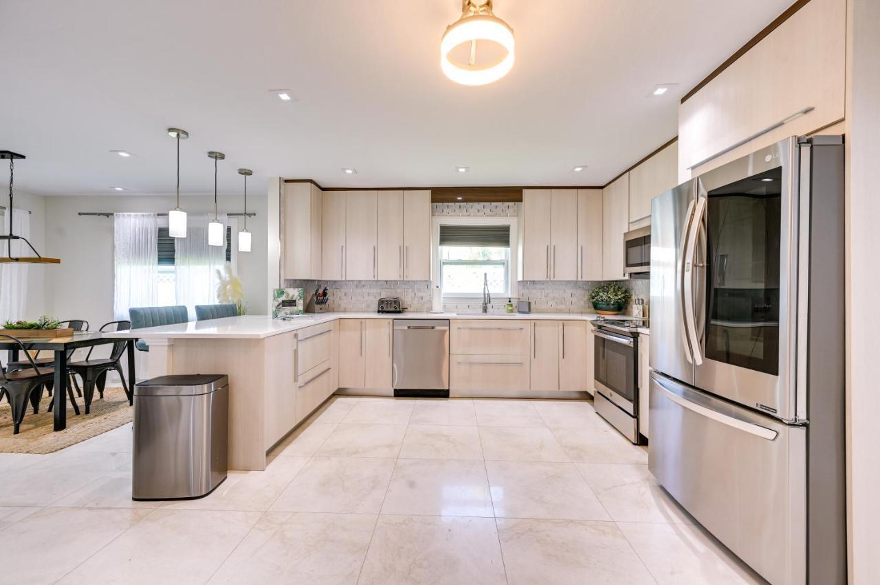Updated Retreat With Private Pool And Patio! Holiday home Naples
