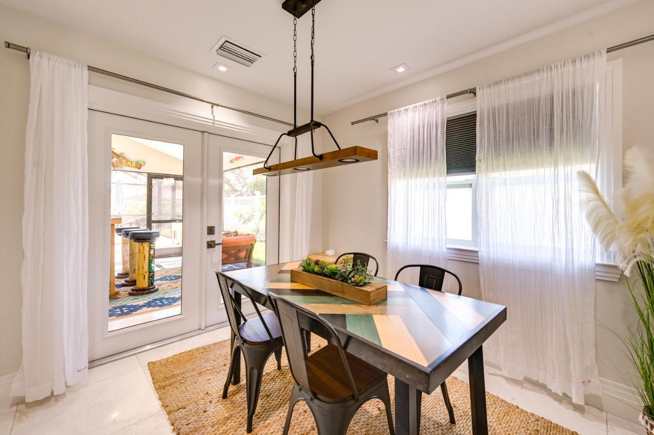 Updated Retreat With Private Pool And Patio! Naples