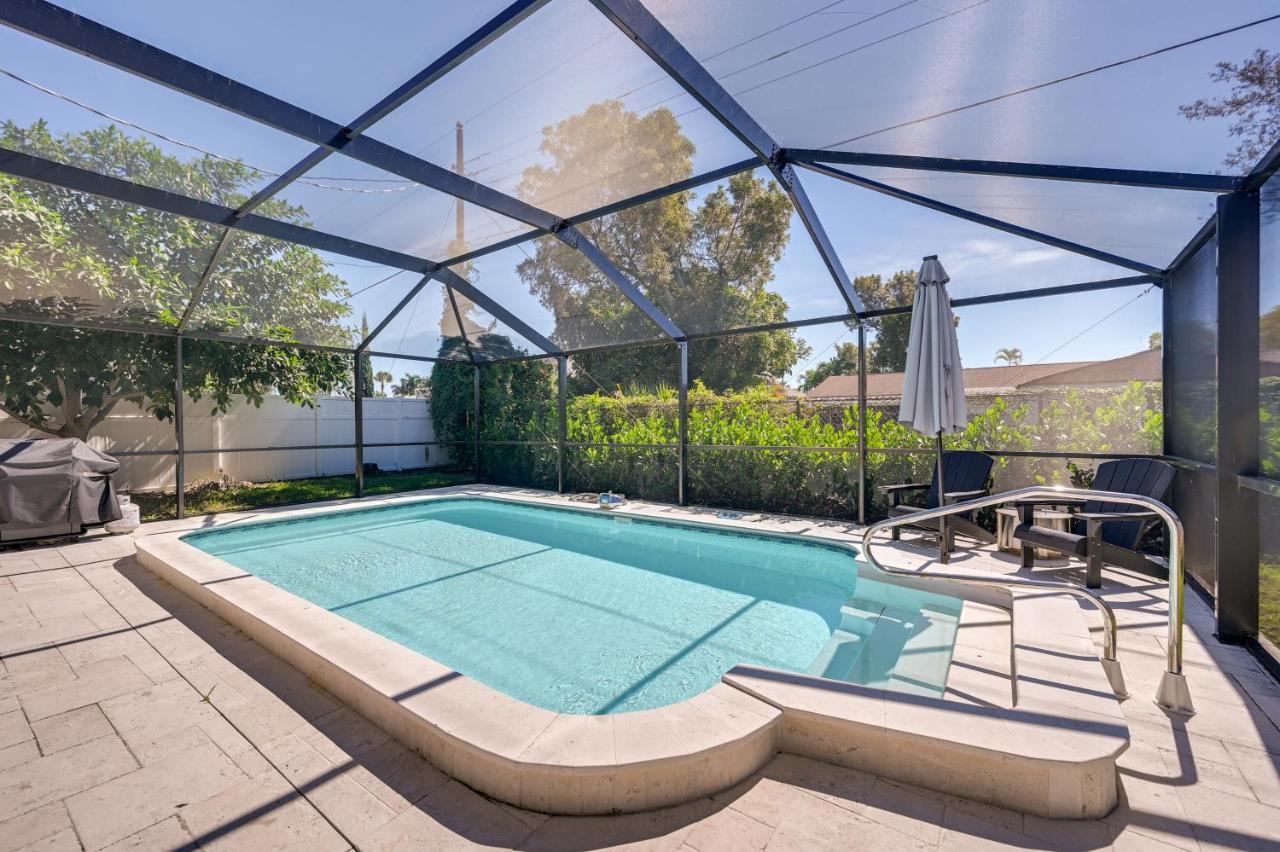 Updated Retreat With Private Pool And Patio!