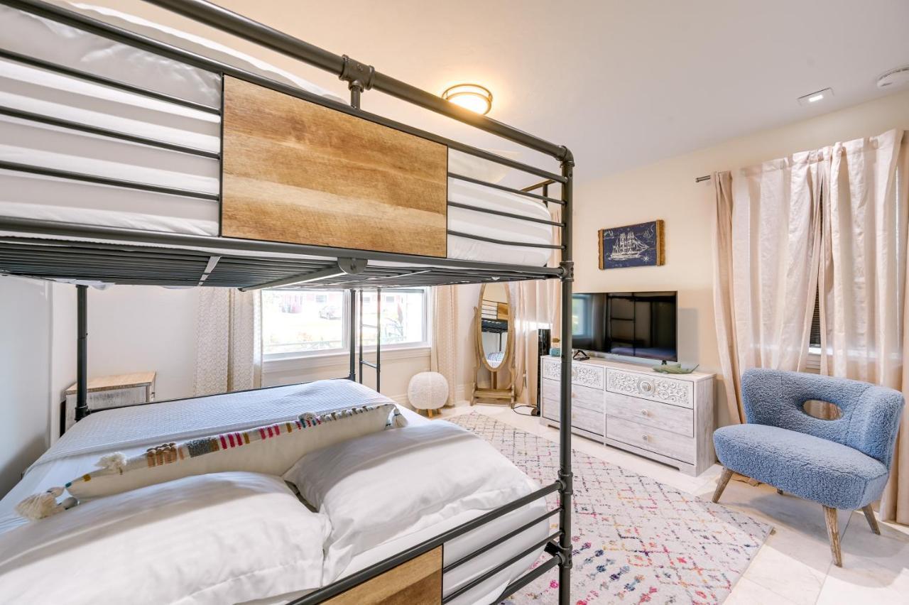 Updated Retreat With Private Pool And Patio! Naples