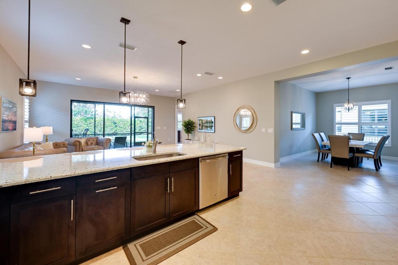 Villa With Pool Access, 10 Mi To Beach! *