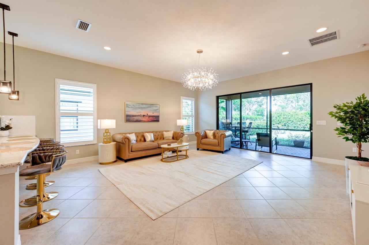 With Pool Access, 10 Mi To Beach! Villa Naples
