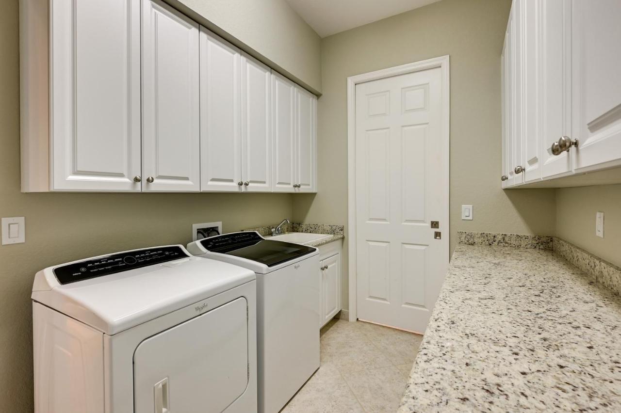 With Pool Access, 10 Mi To Beach! * Naples