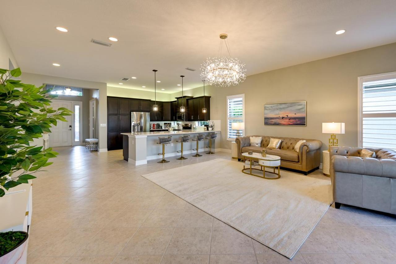 With Pool Access, 10 Mi To Beach! Villa