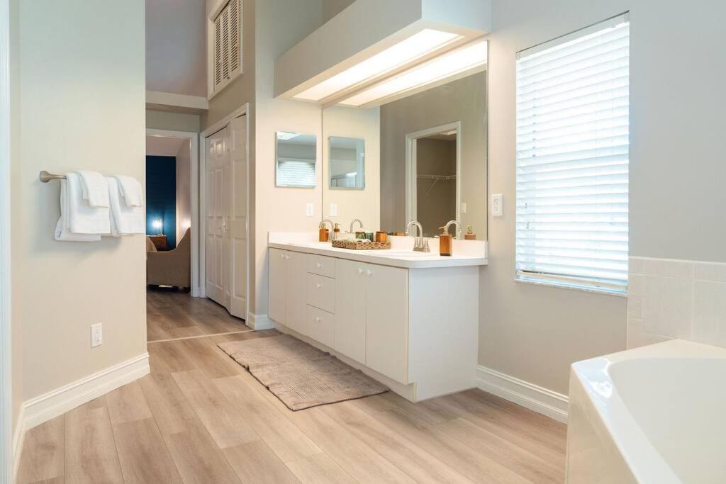 Sovanita House Naples, Fl