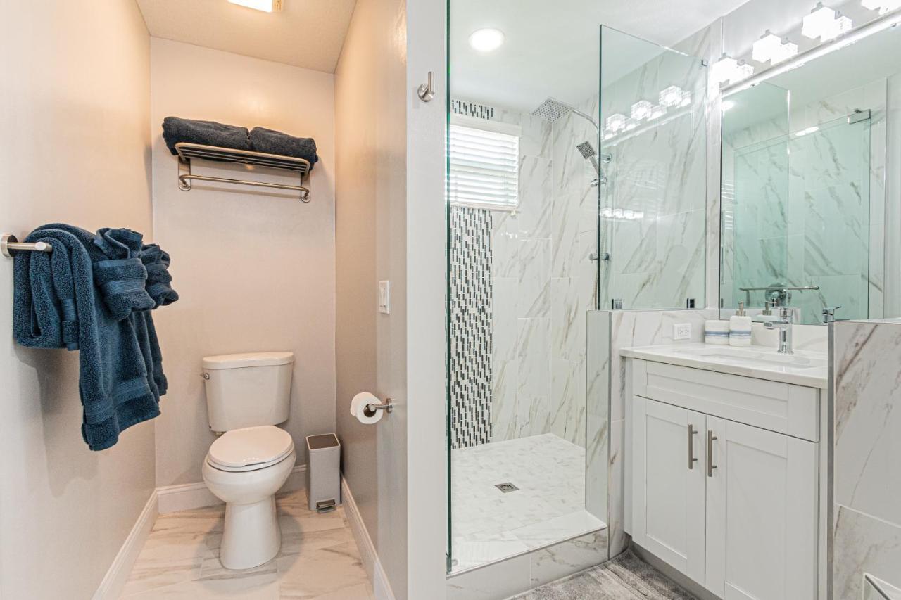 Greenlinks At Lely Luxury White Orchid Fully Renovated Modern 1st Floor 3bdr Golf