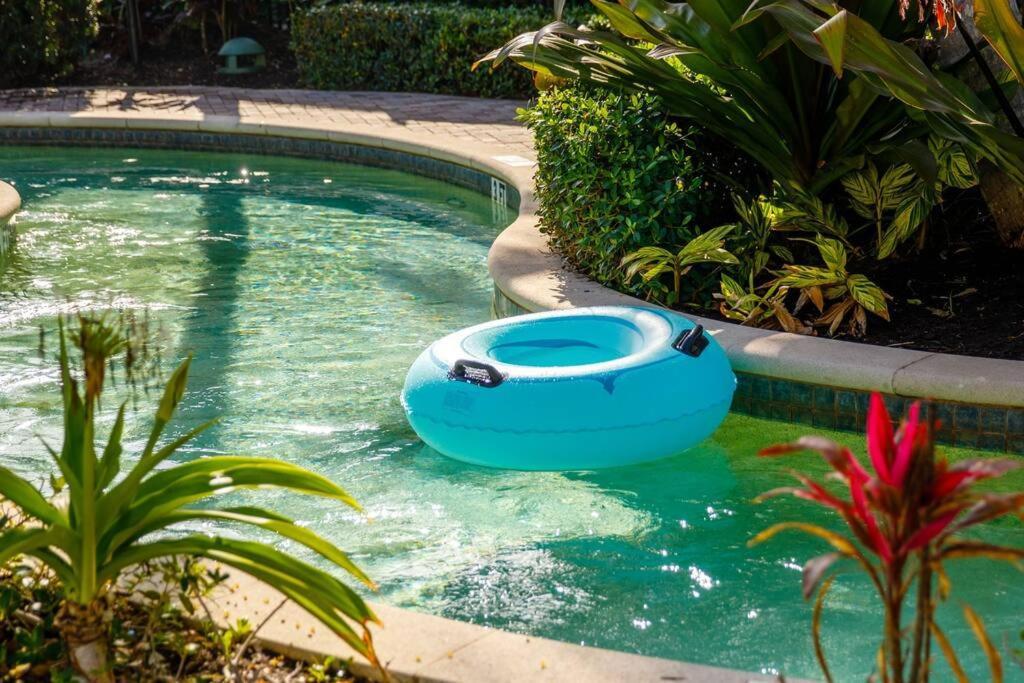 Holiday home Tropical Poolside Bliss