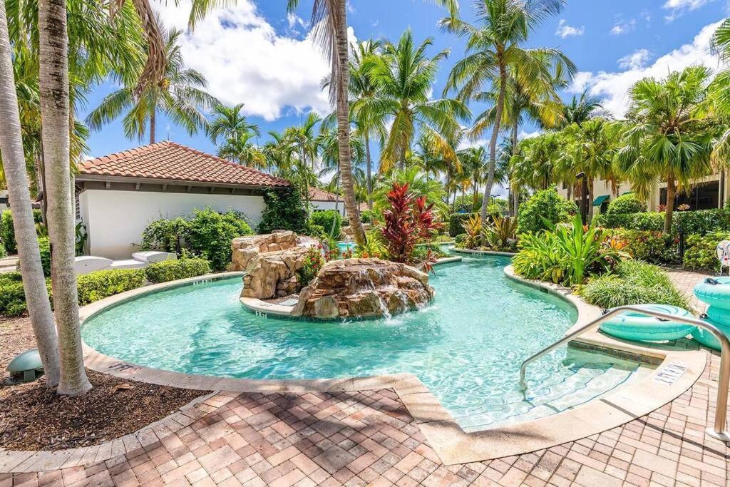 Tropical Poolside Bliss Holiday home