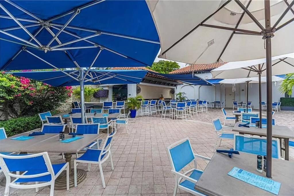 Tropical Poolside Bliss Holiday home Naples