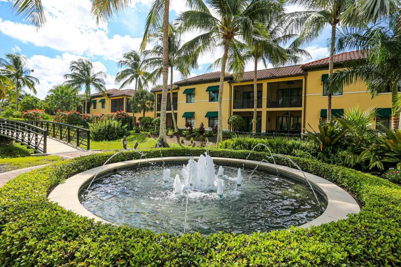 Tropical Poolside Bliss Holiday home