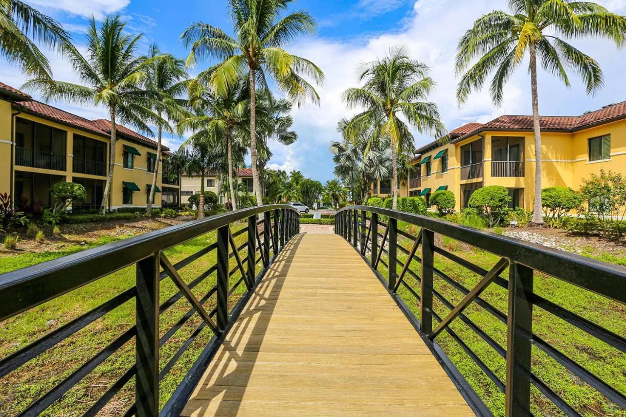 Tropical Poolside Bliss Holiday home *