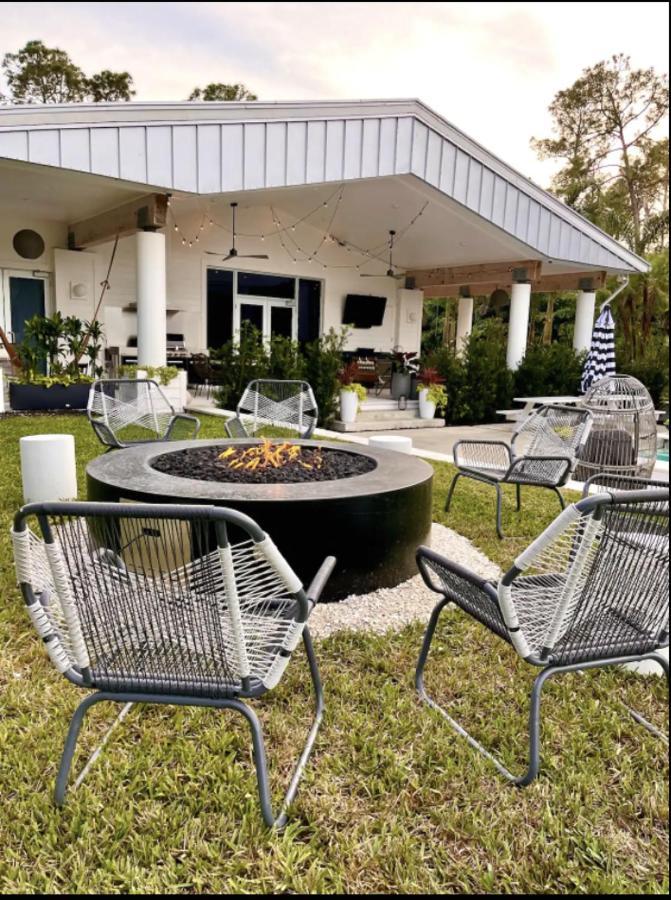 ✰ Time 4 U Estate: Hot Tub, Pool, Tennis Court, Ping Pong Fire Pit & More! Holiday home