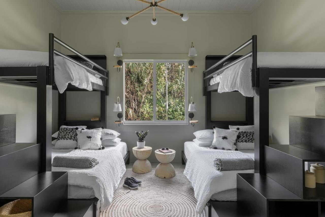 ✰ Time 4 U Estate: Hot Tub, Pool, Tennis Court, Ping Pong Fire Pit & More! * Naples
