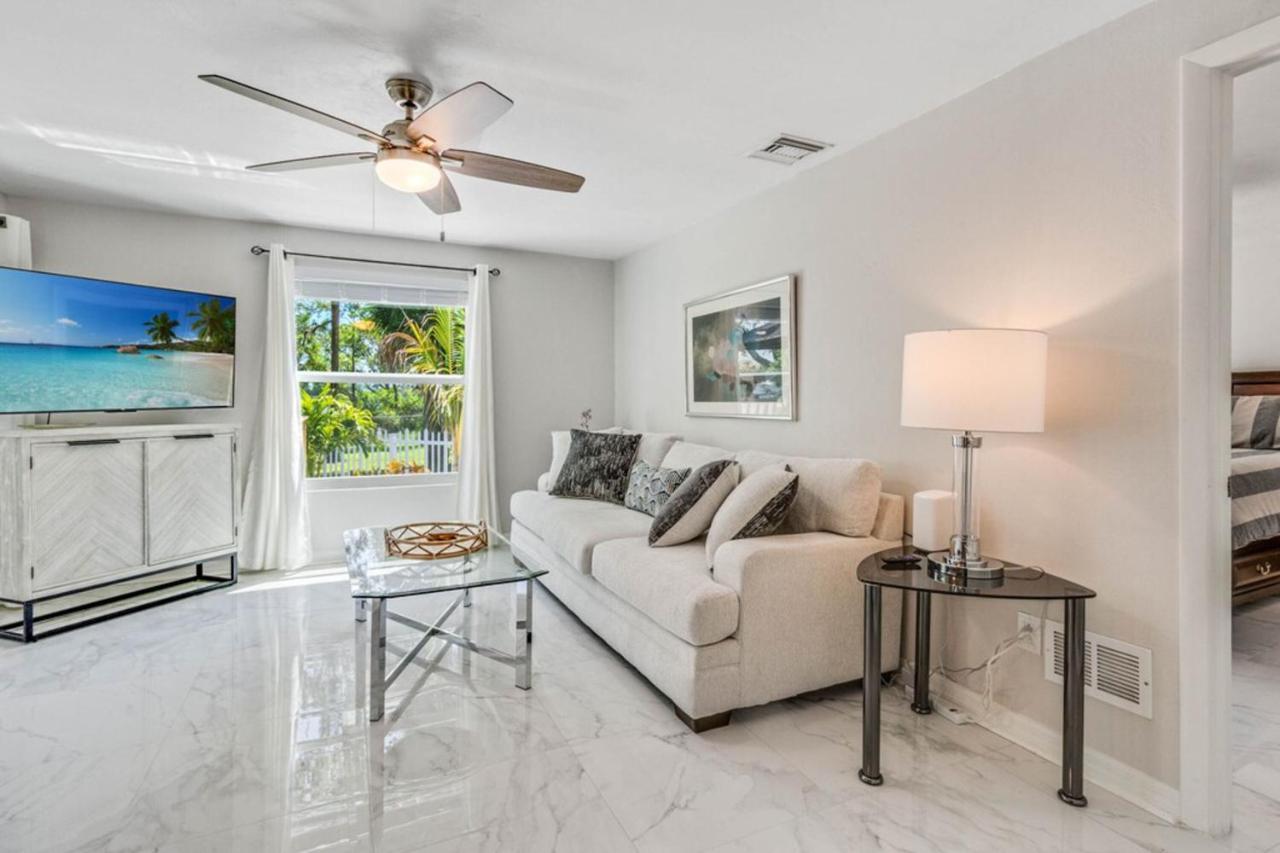 Tranquil Lakeside Haven Holiday home Naples