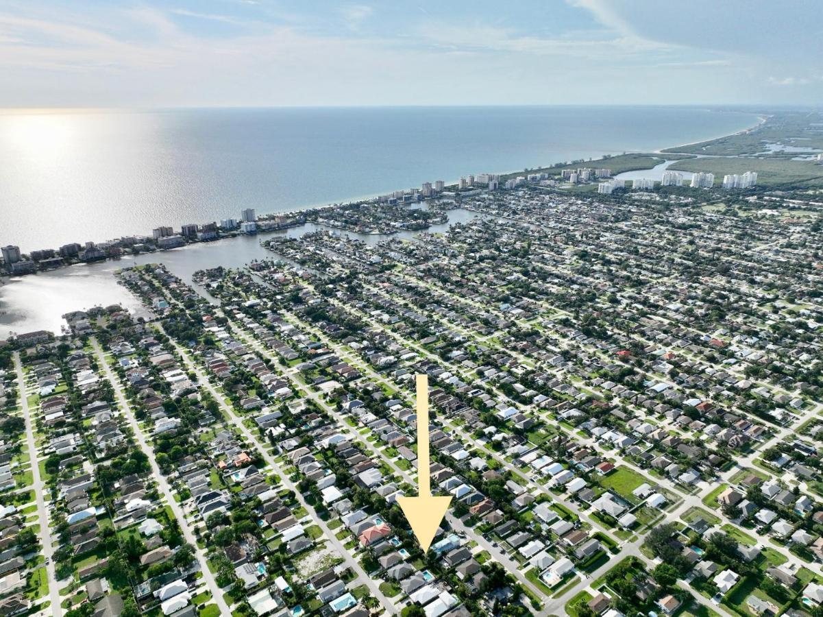 Aqua Blue! Only 1 Mile To The Beach! Heated Pool, Fenced In Yard & Pet Friendly! Holiday home Naples