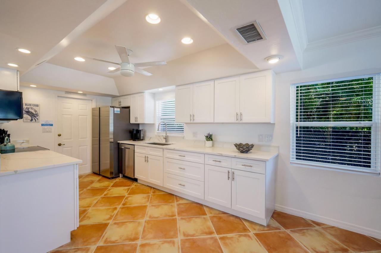 Fall Special! Seas The Day - One Has It - Walk To Vanderbilt Beach! Holiday home Naples