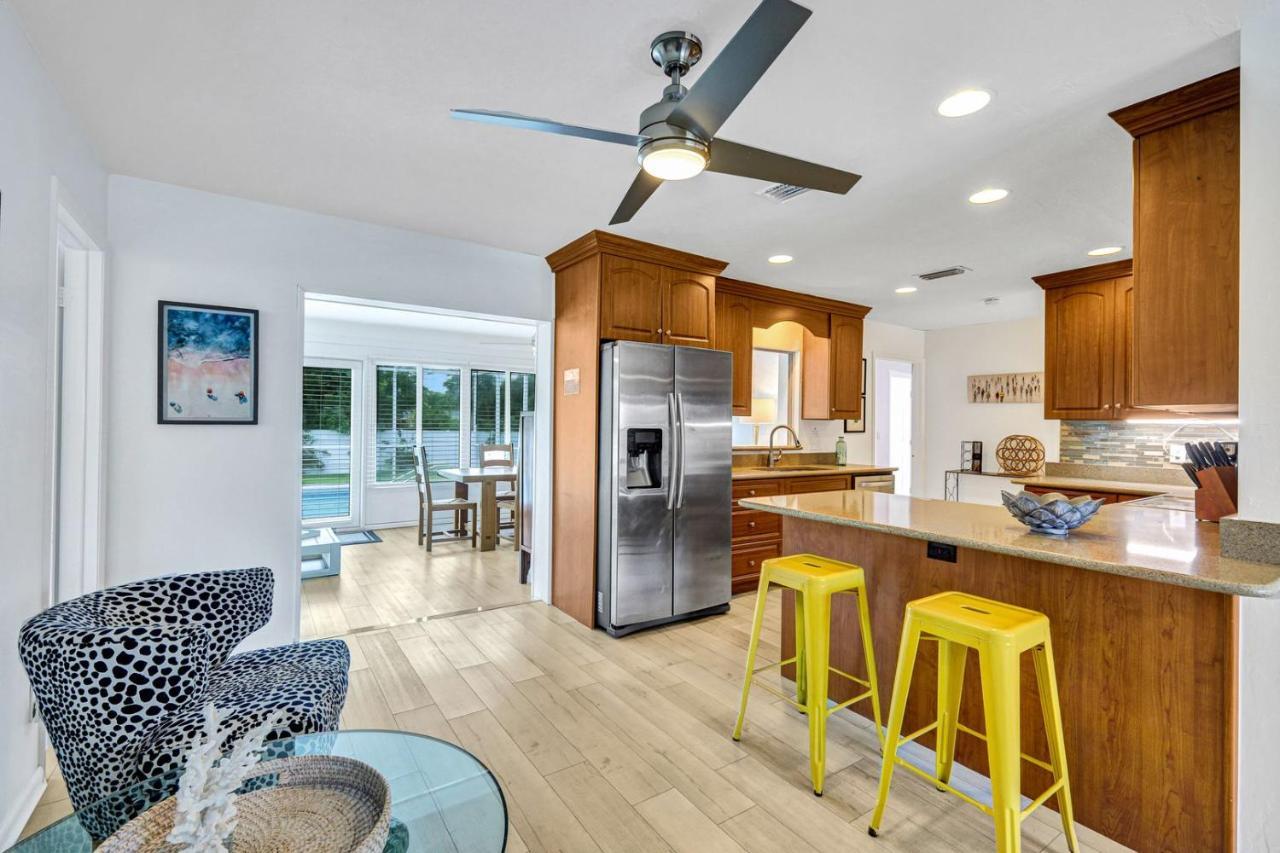 Daze - Summer Sale! Southern Facing Pool, Walk To The - No Ian Damage! Naples