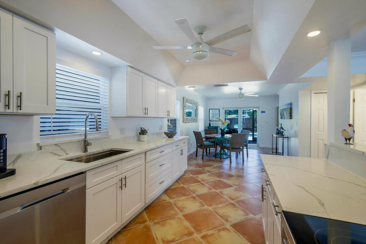 Fall Special! Seas The Day - One Has It - Walk To Vanderbilt Beach! Naples