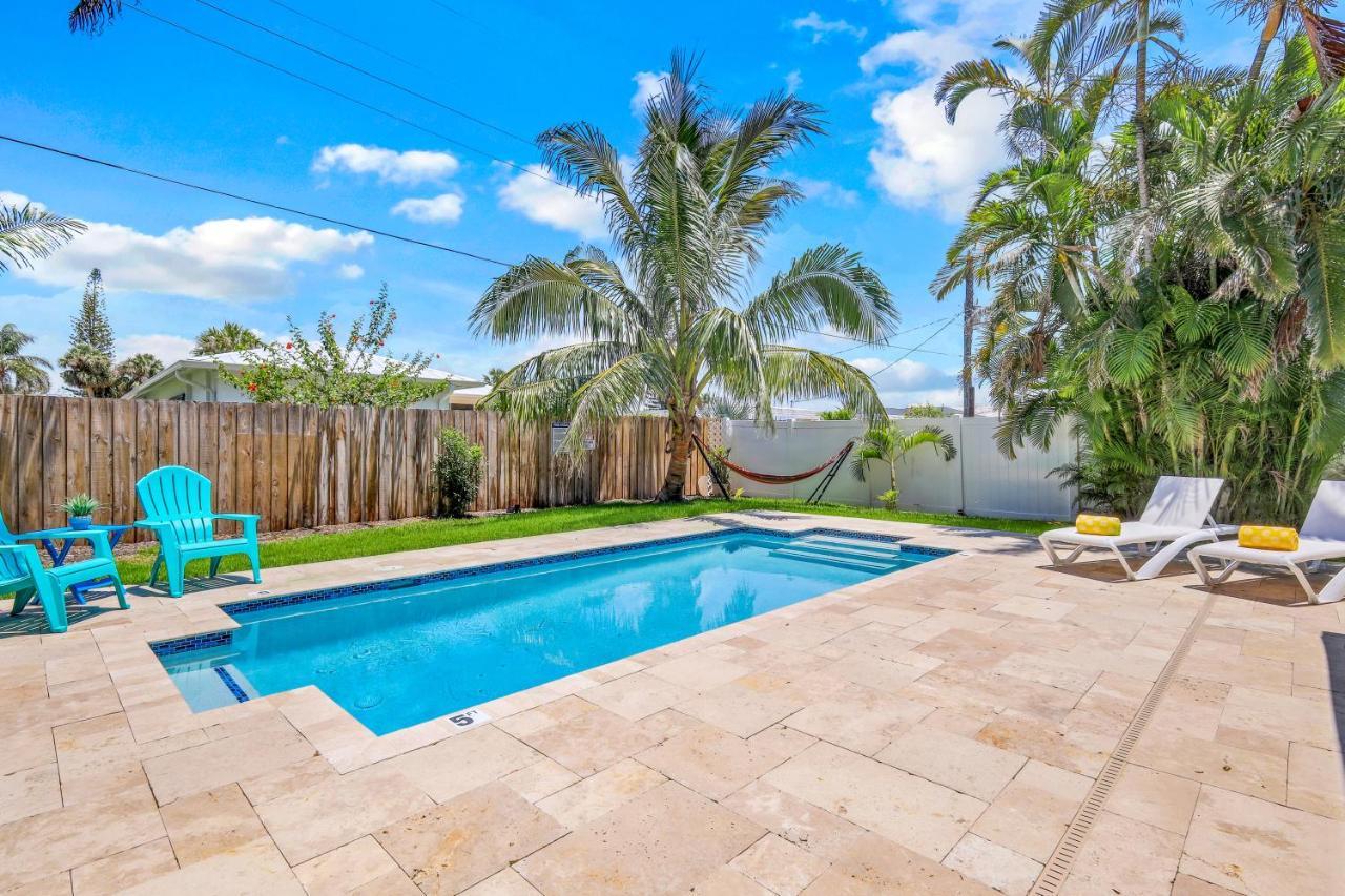 Fall Special! Seas The Day - One Has It - Walk To Vanderbilt Beach! *