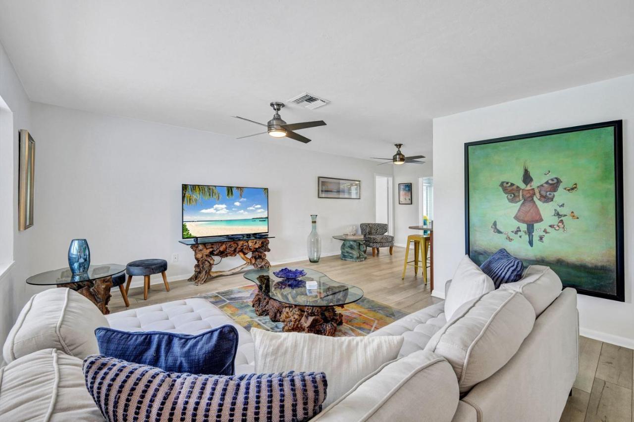 Daze - Summer Sale! Southern Facing Pool, Walk To The - No Ian Damage! Holiday home Naples