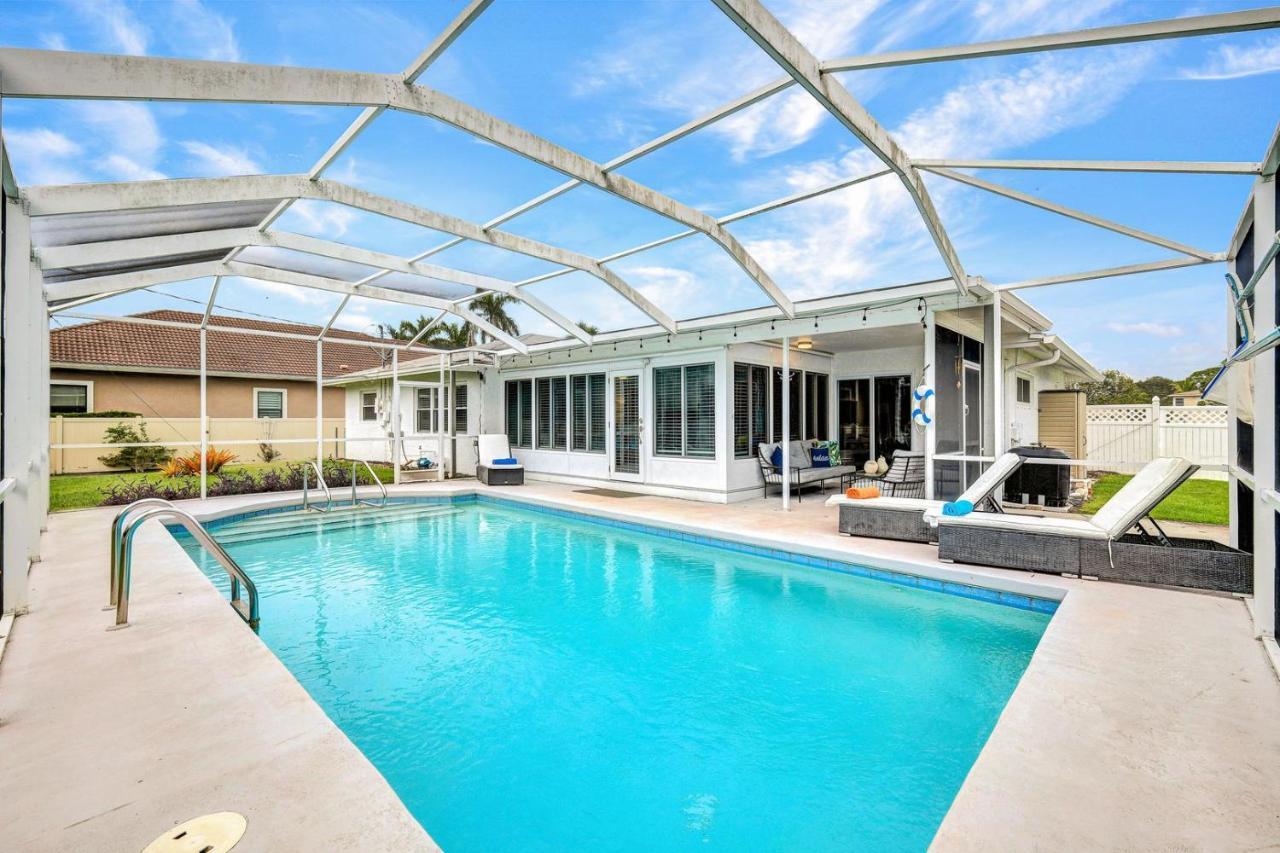 Holiday home Daze - Summer Sale! Southern Facing Pool, Walk To The - No Ian Damage! Naples