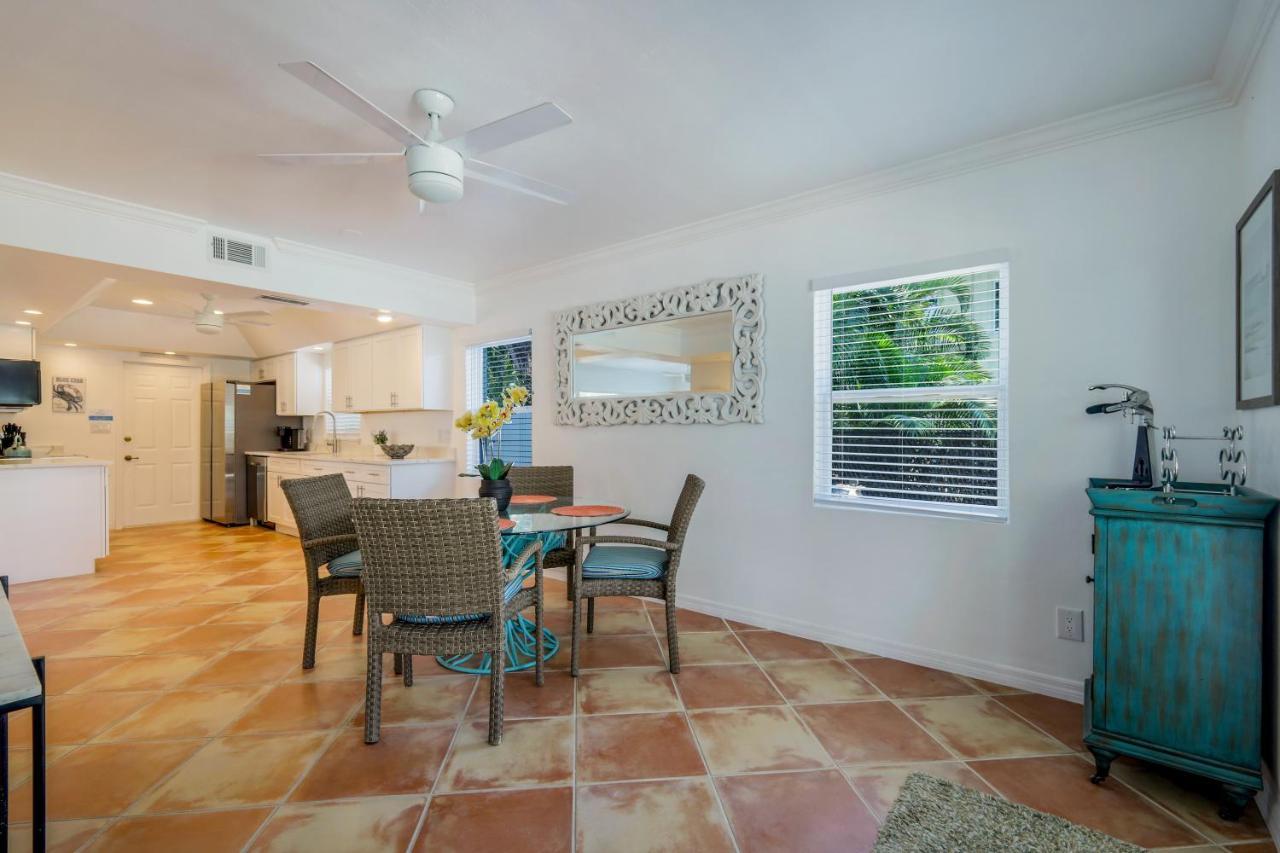 Holiday home Fall Special! Seas The Day - One Has It - Walk To Vanderbilt Beach! *