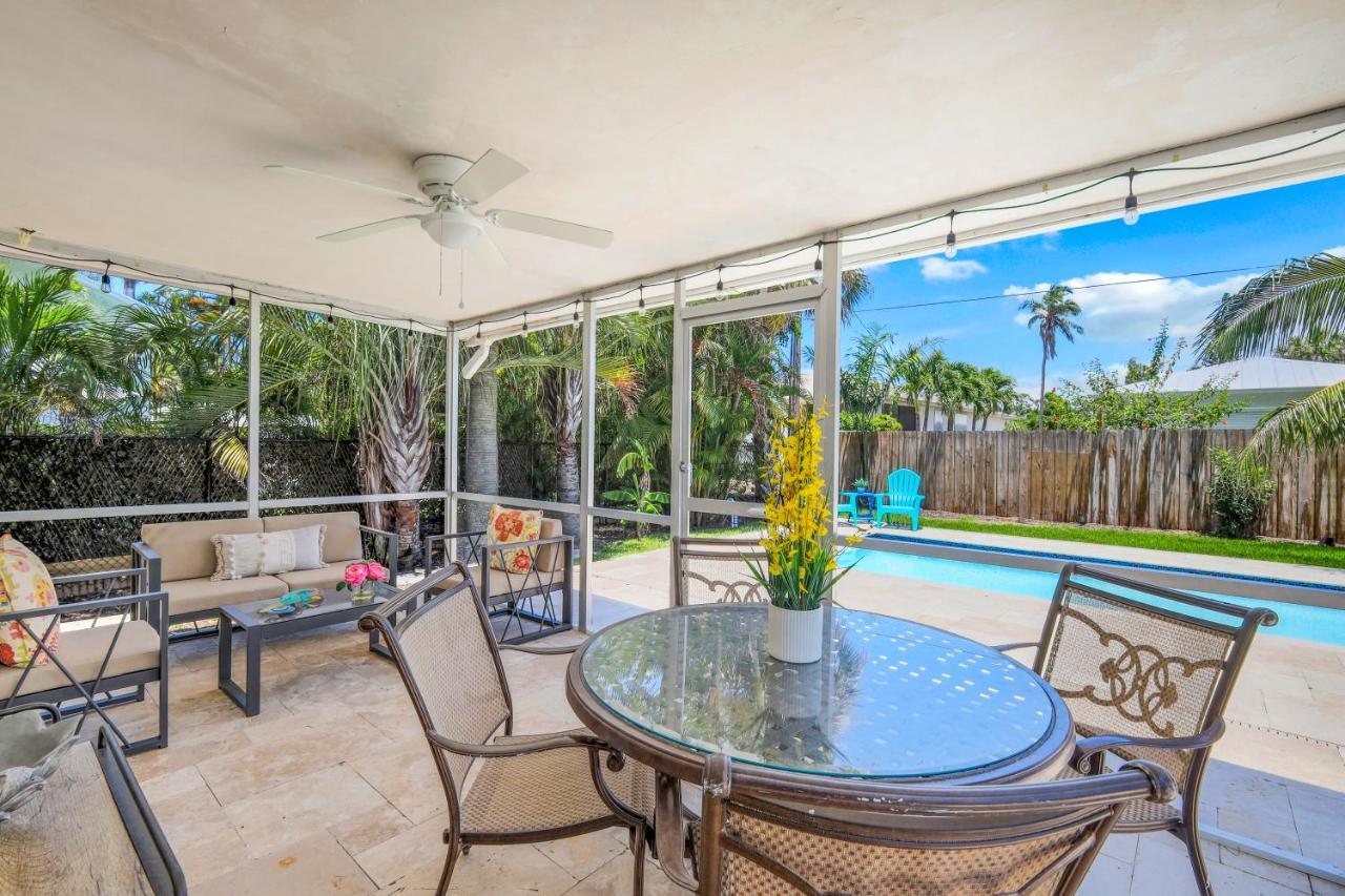 Holiday home Fall Special! Seas The Day - One Has It - Walk To Vanderbilt Beach! Naples