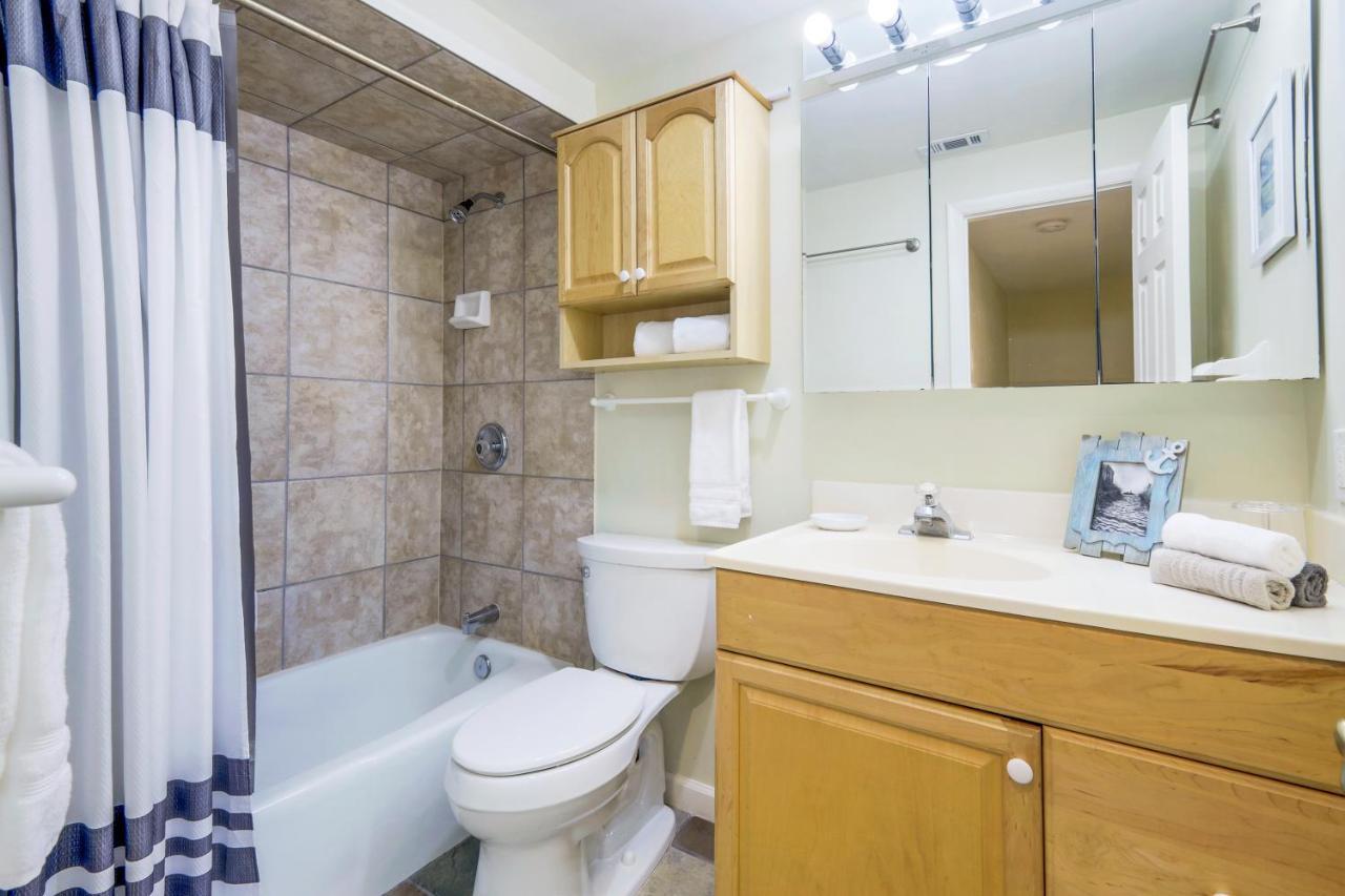 Holiday home Fall Special! Seas The Day - One Has It - Walk To Vanderbilt Beach!