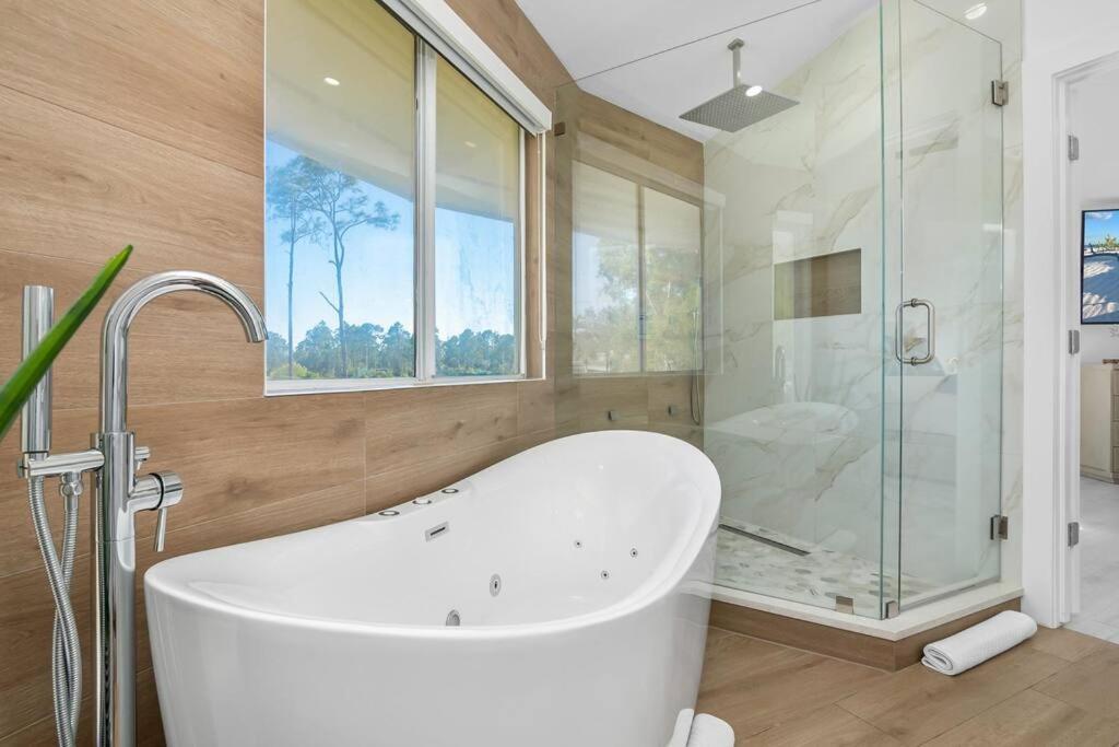 Round Beach House W Pool Holiday home