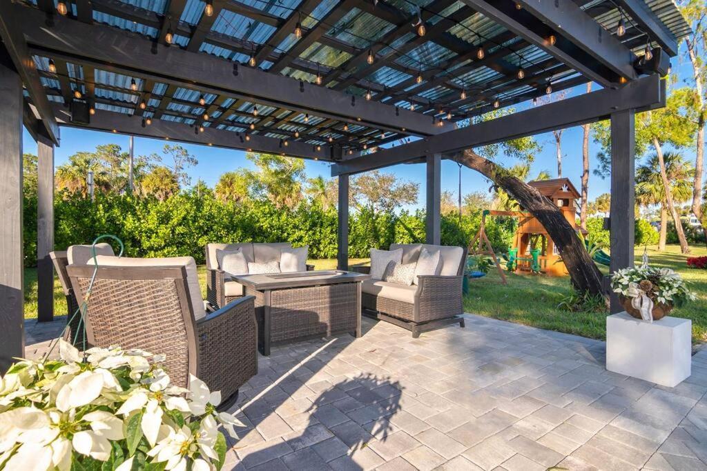Round Beach House W Pool Naples
