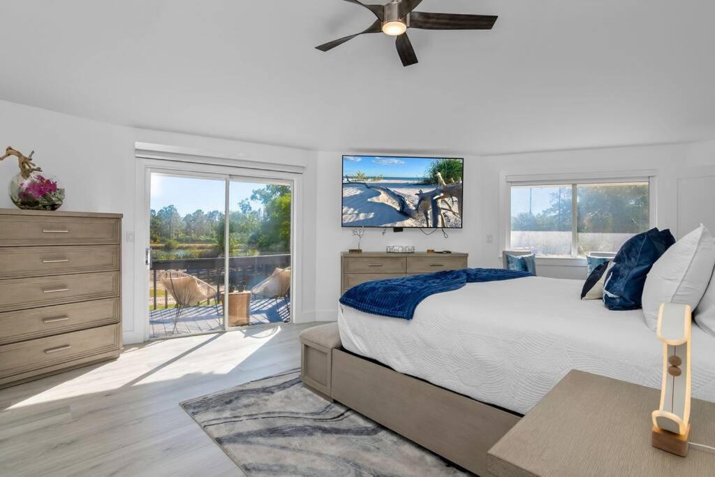 Round Beach House W Pool Holiday home