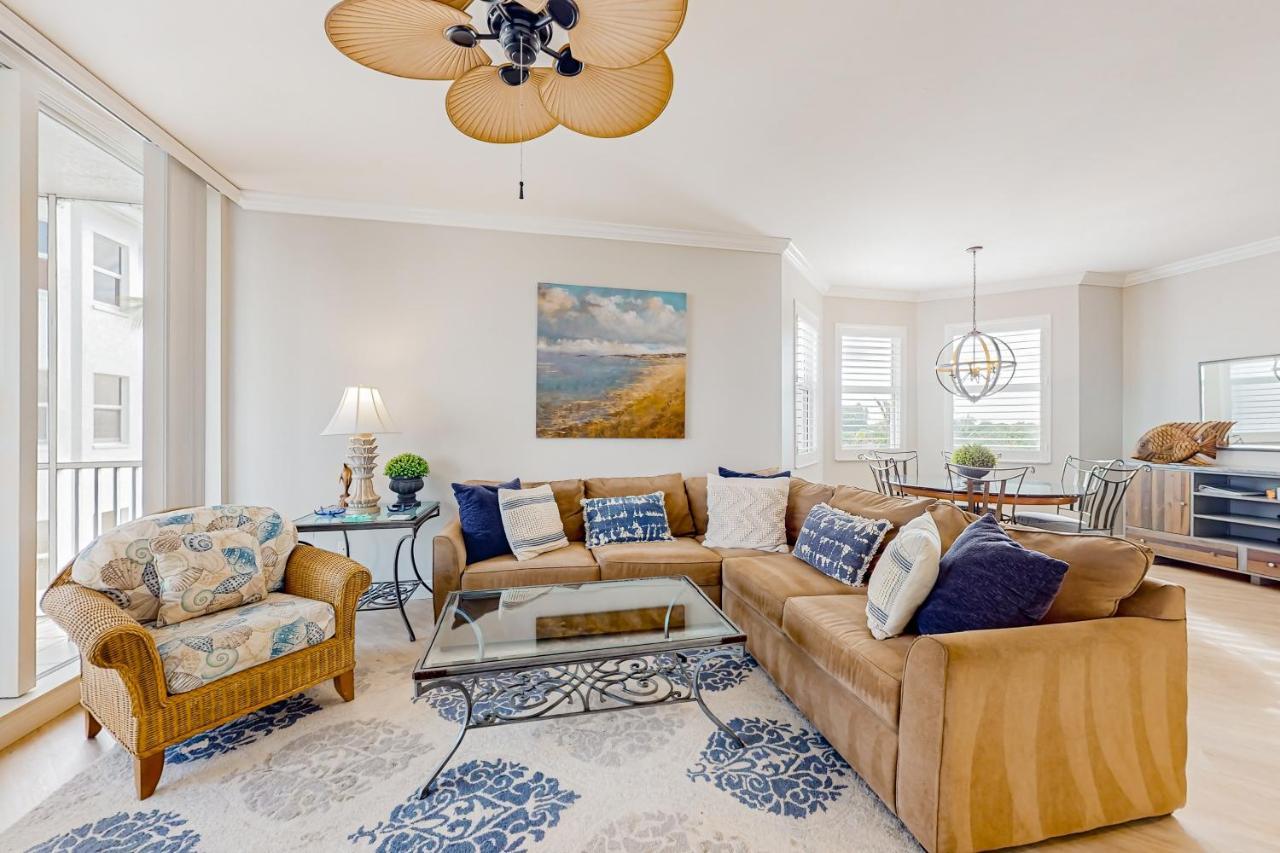 Apartment The Dazzling Conch, Unit 505 Naples