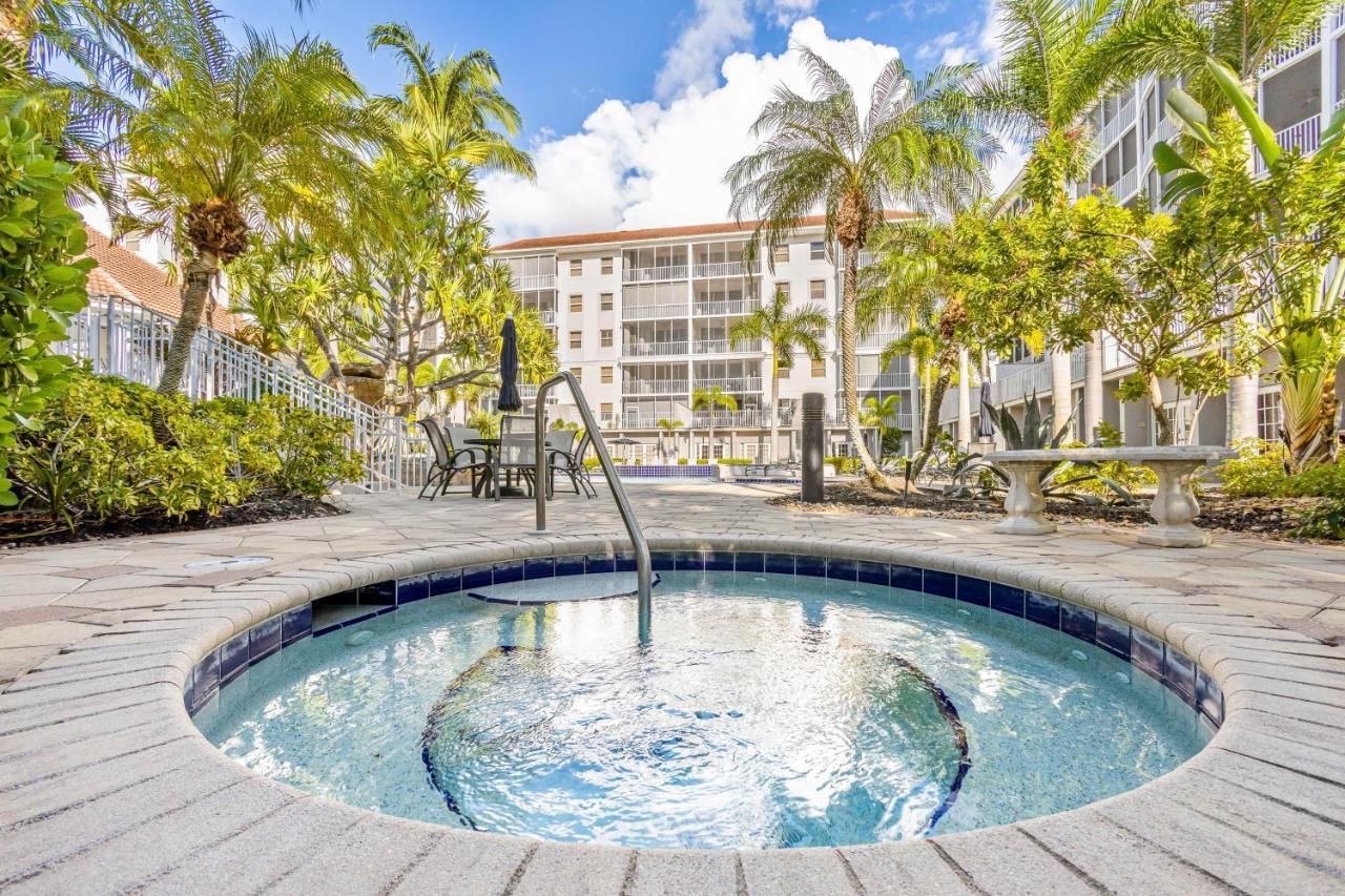 The Dazzling Conch, Unit 505 Naples