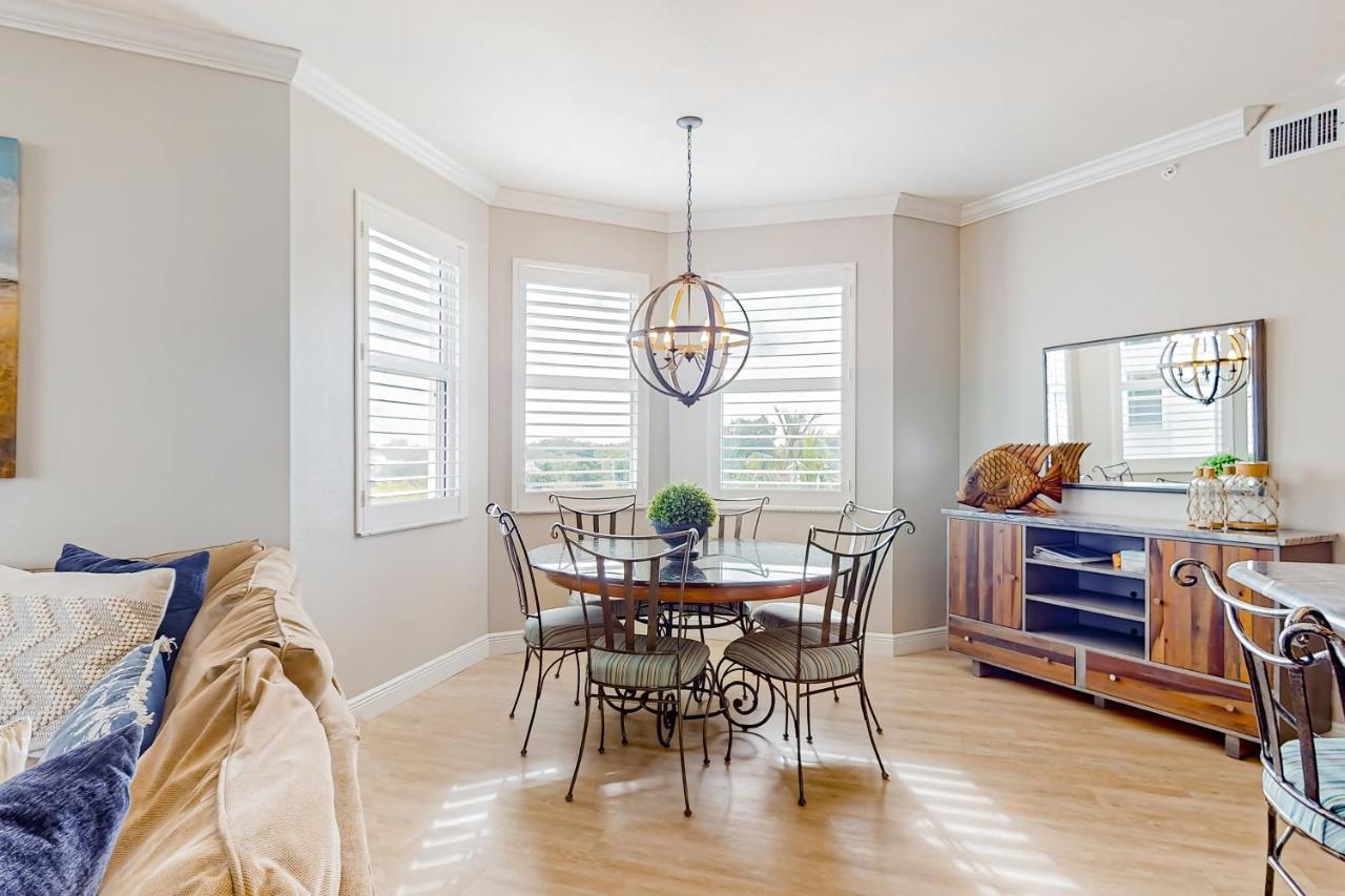 Apartment The Dazzling Conch, Unit 505 Naples
