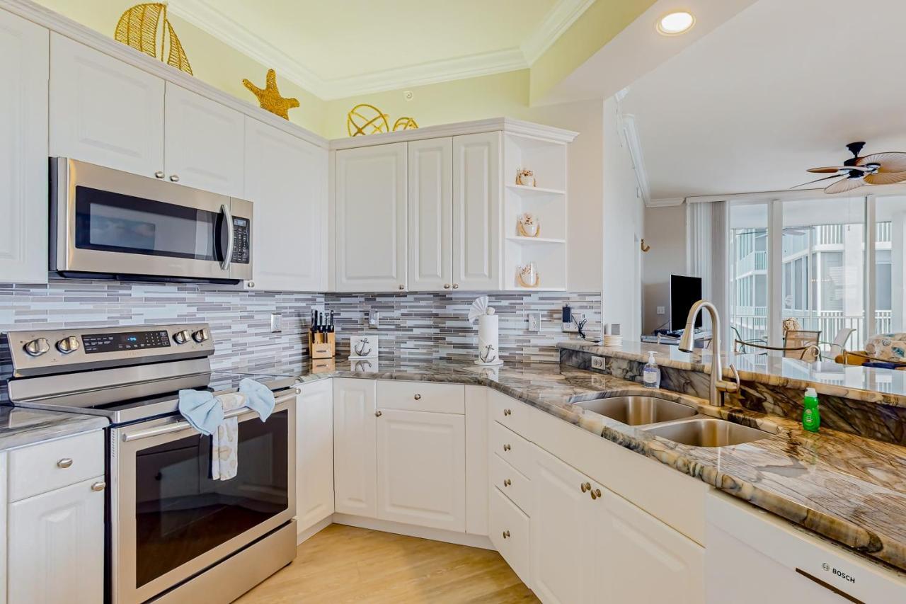 Apartment The Dazzling Conch, Unit 505 Naples