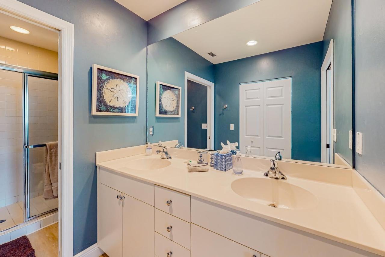 The Dazzling Conch, Unit 505 Naples