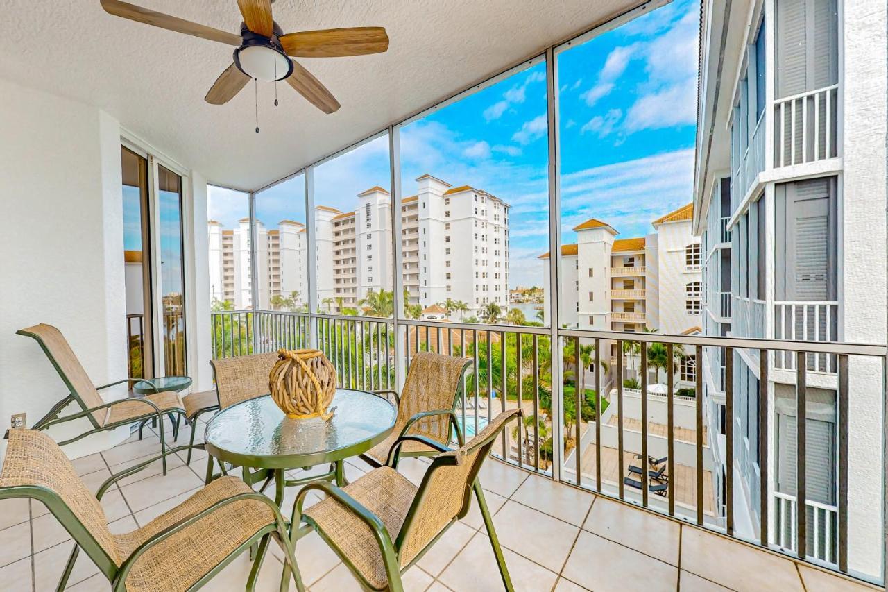 Apartment The Dazzling Conch, Unit 505 Naples