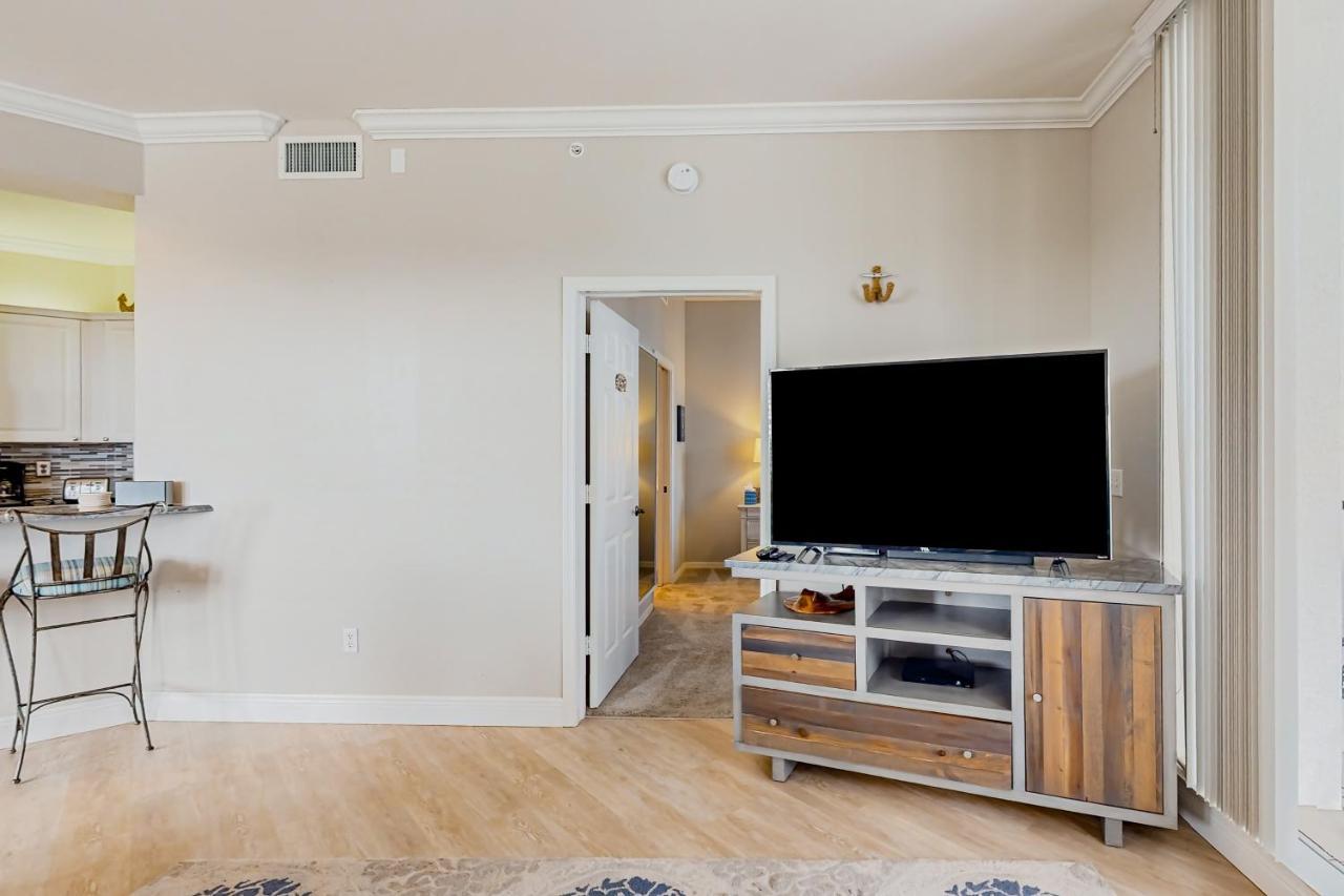 The Dazzling Conch, Unit 505 Naples