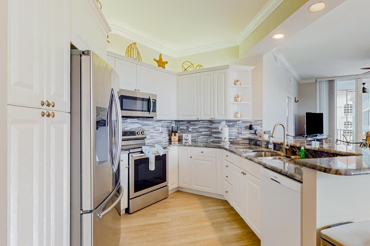 The Dazzling Conch, Unit 505 Naples