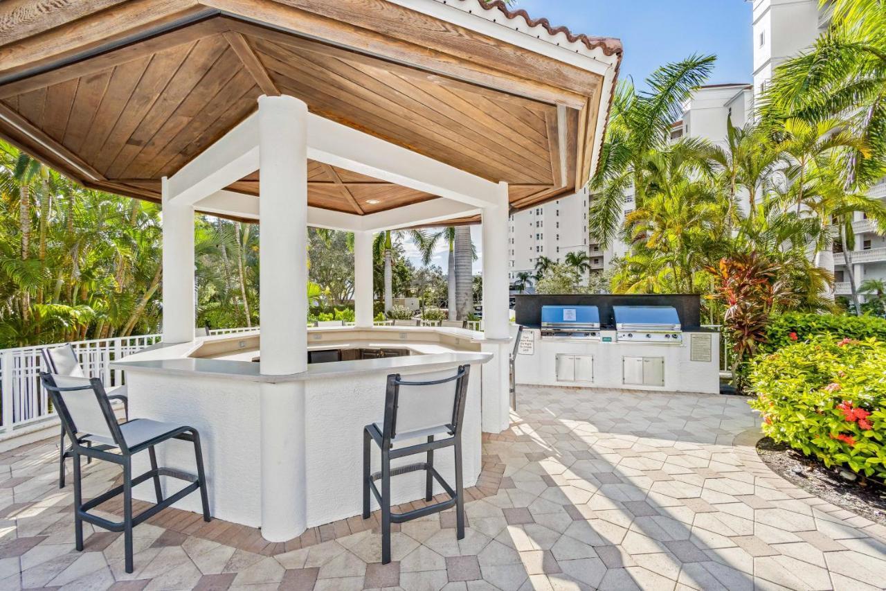 Apartment The Dazzling Conch, Unit 505 Naples
