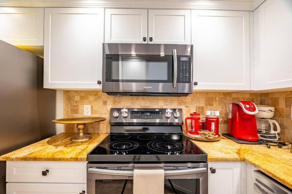 Apartment In Near Mercato And Close To Vanderbilt Naples