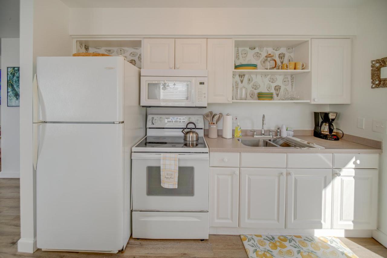 Cozy And Bright Abode With Community Amenities! Naples