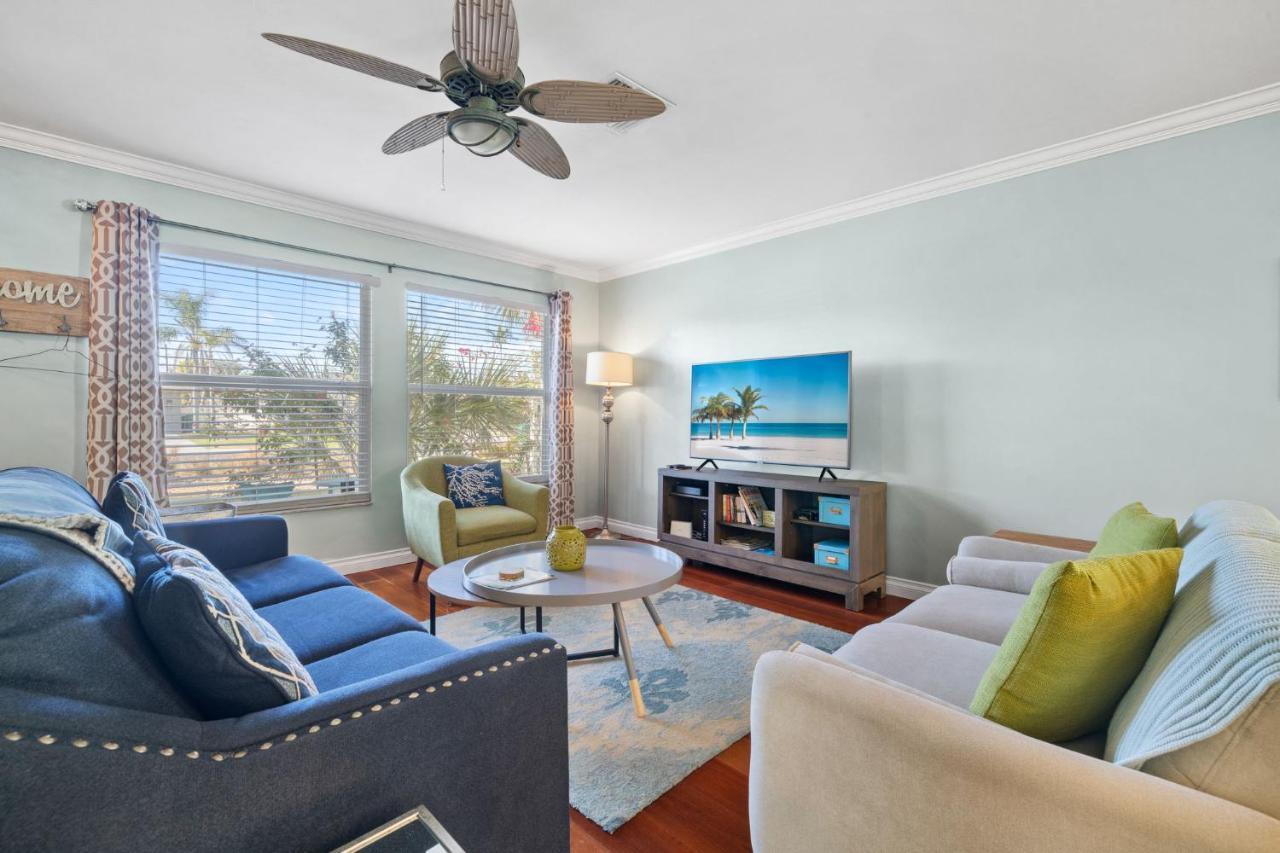 Vacation House, Just 3 Min Drive To Beach. Holiday home Naples