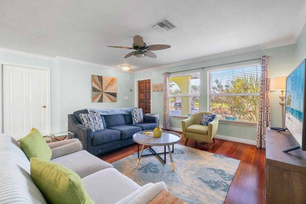 Vacation House, Just 3 Min Drive To Beach. Holiday home Naples