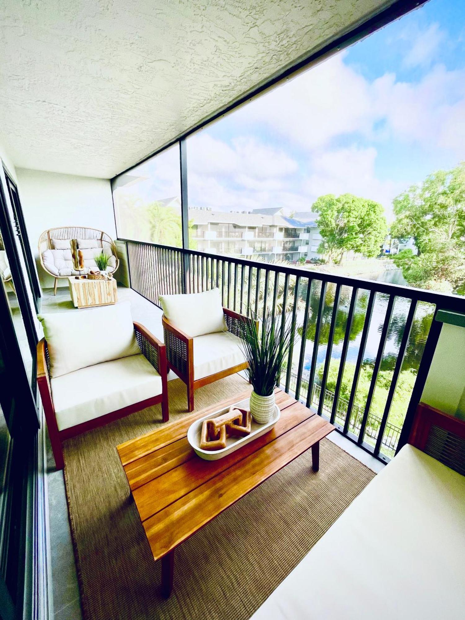 Apartment Newly Remodeled, Pool,tennis,5 Mins Drive 2 Naples