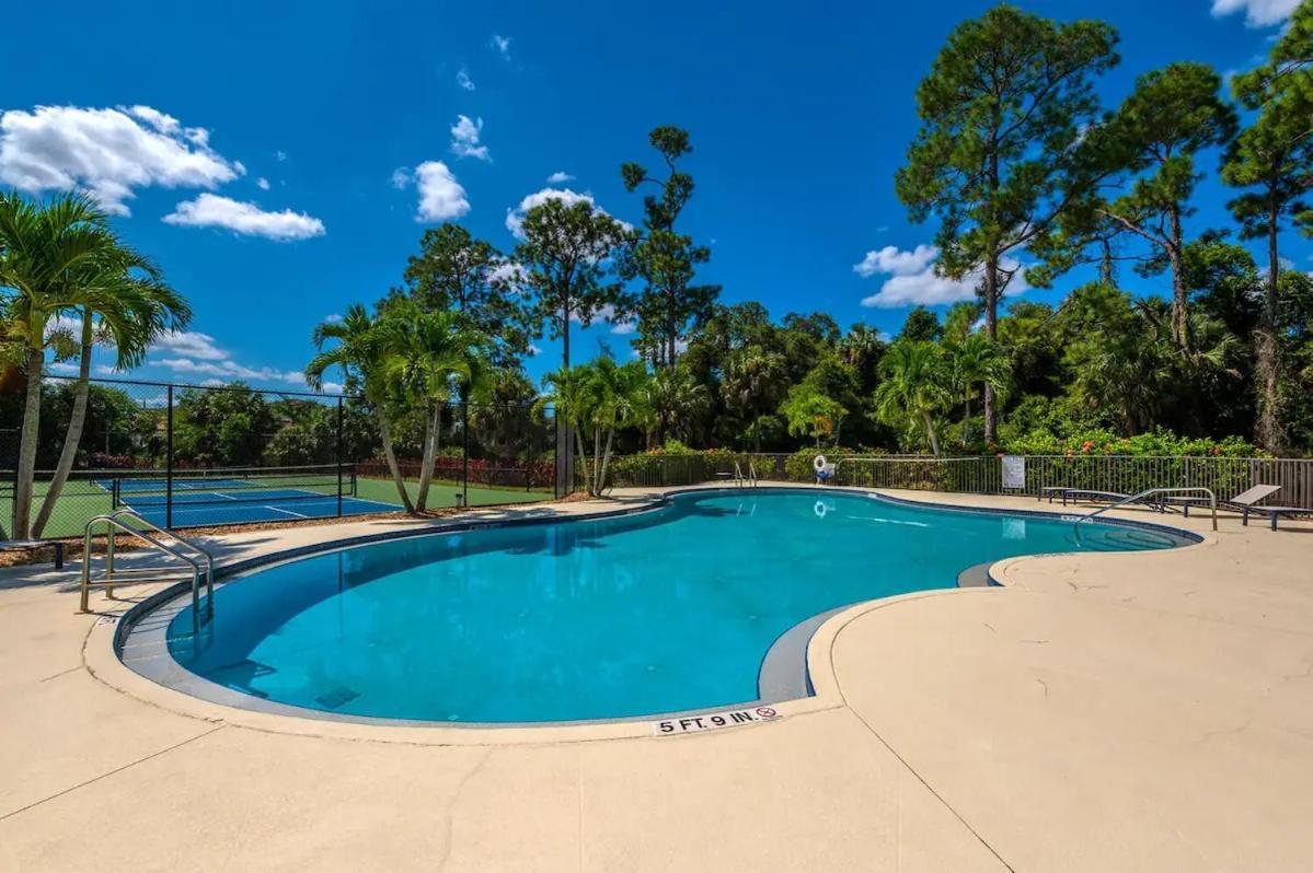Paradise Escape Luxury Pool W/game King Bed *
