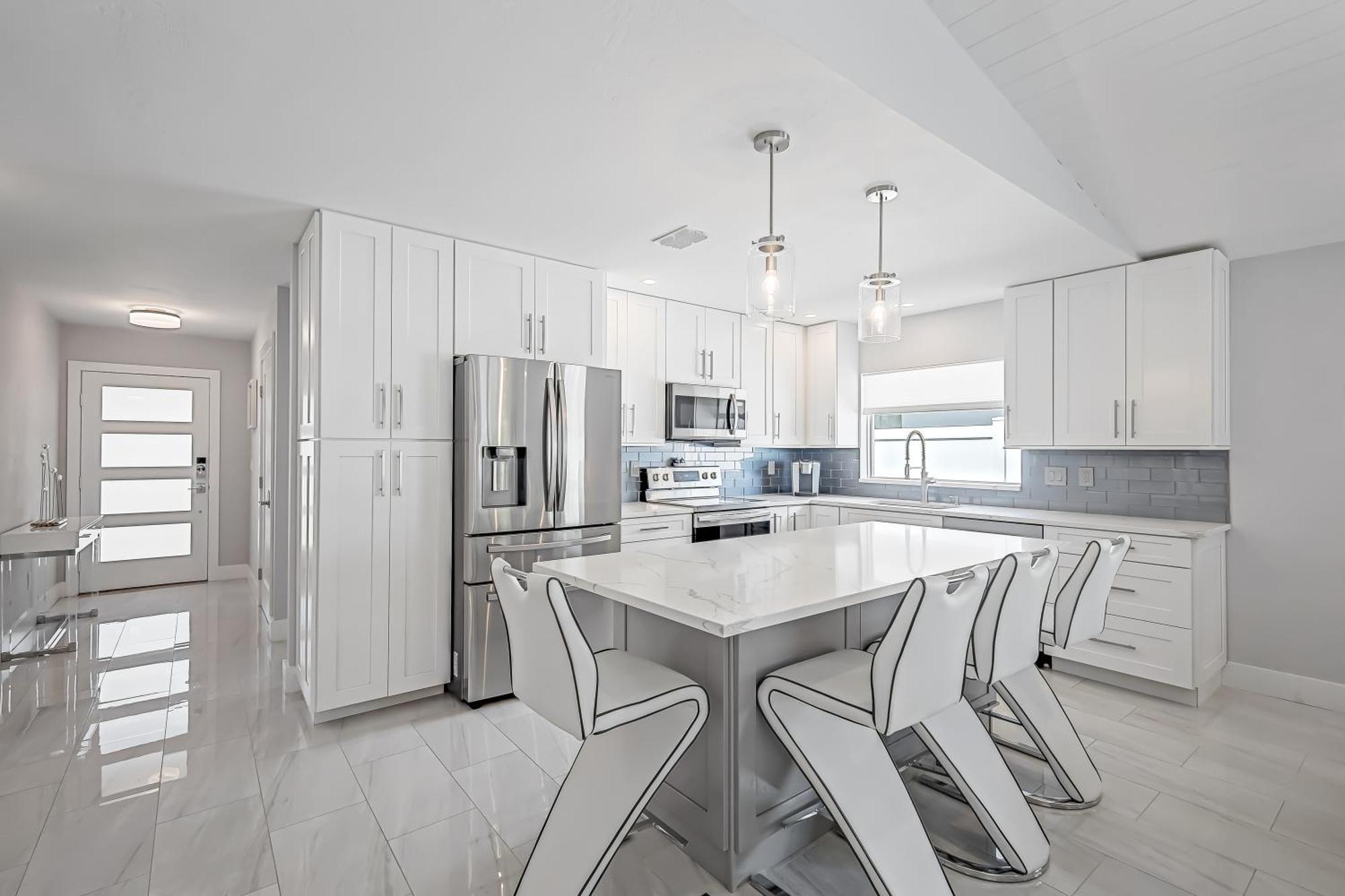 Ocean Pearl Luxury - 1 Mile To The Beach! - Salt Water Pool - Southern Exposure Holiday home